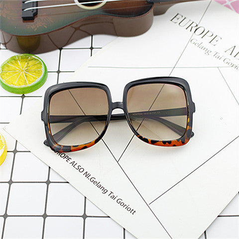 Women’s Geometric Sunglasses in Modern Design Bowlift