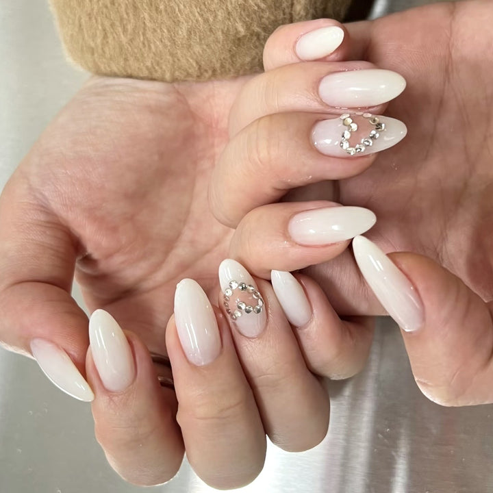 Glamorous Press-On Nail Art Set Bowlift