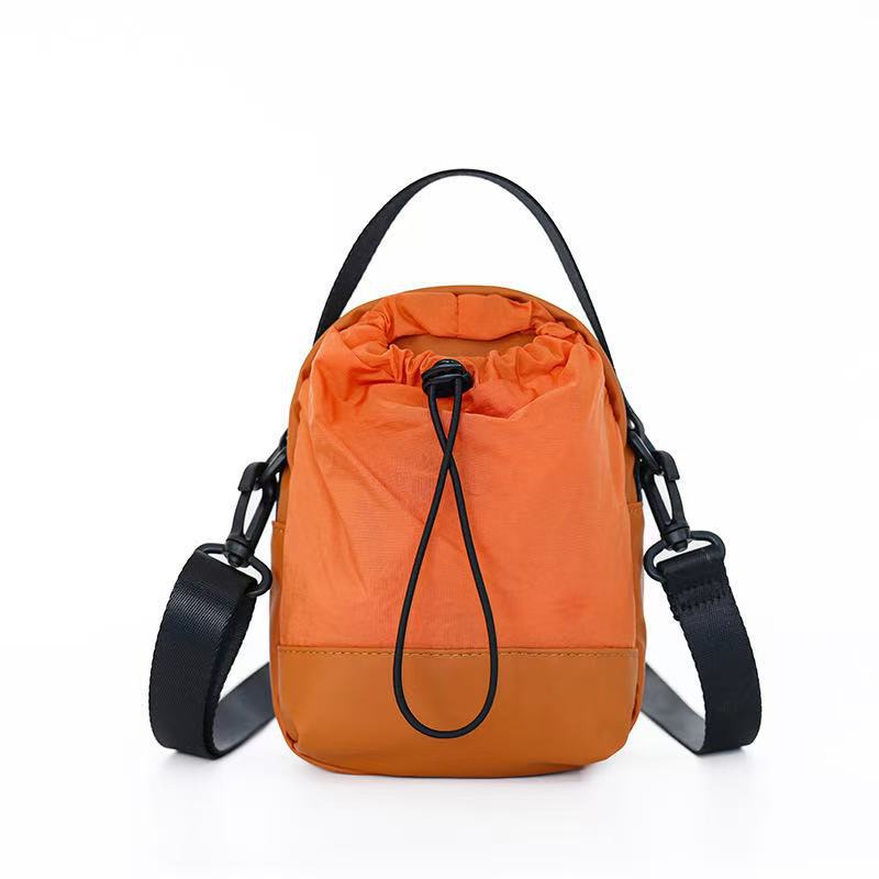 Practical breast pocket with adjustable carrying strap Bowlift
