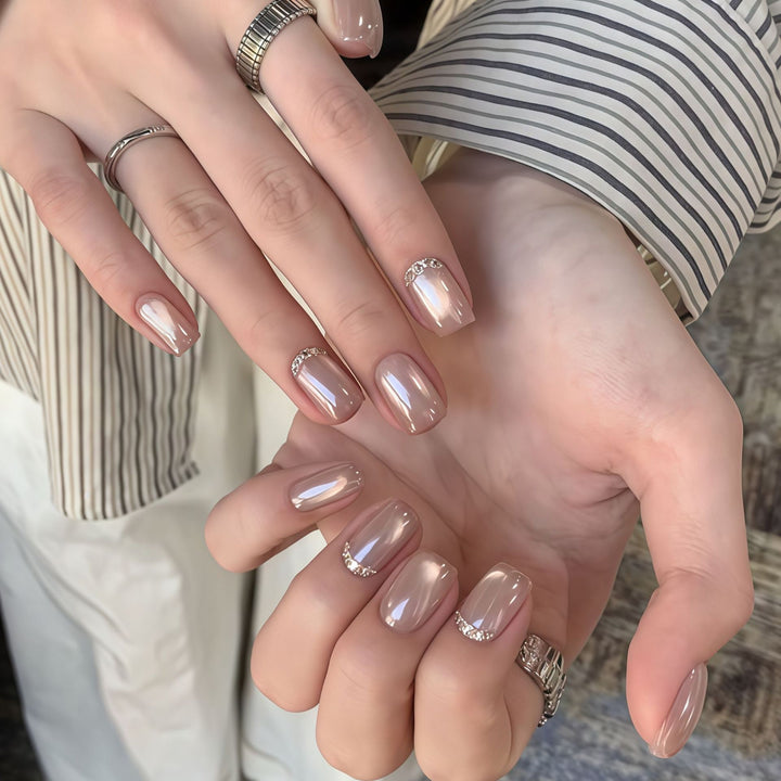 Artificials nails with precious shimmering accents Bowlift