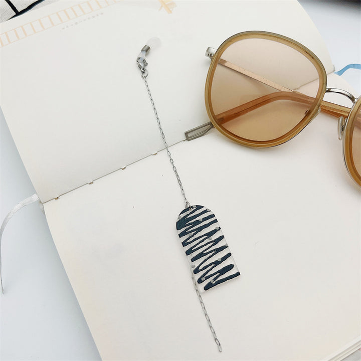 Heart-Designed Eyewear Chain Holder Bowlift