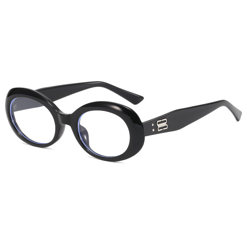 Women Retro-inspired Sunglasses with Wide Frame Bowlift