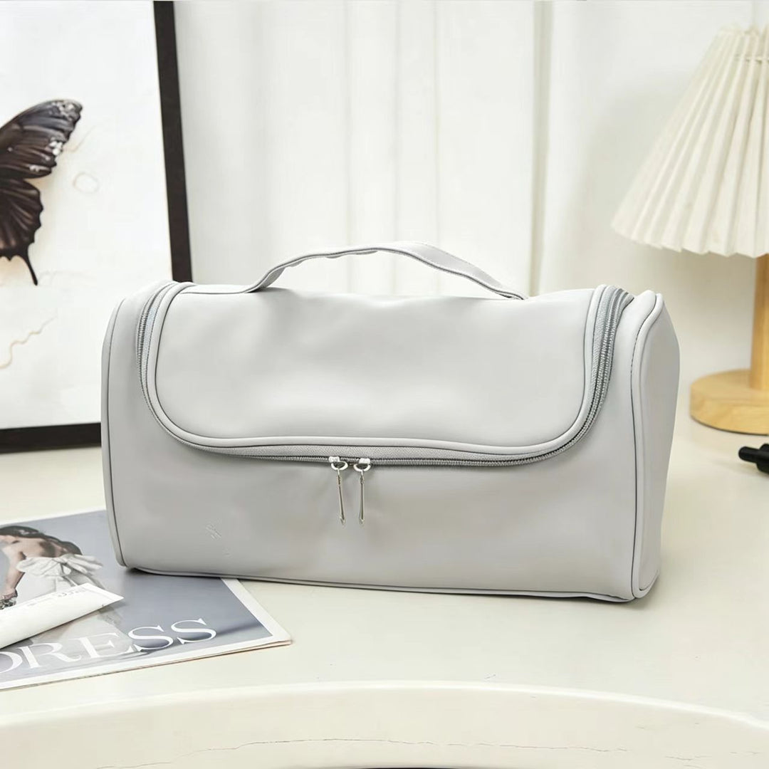 Travel cosmetics bag with multiple compartments Bowlift