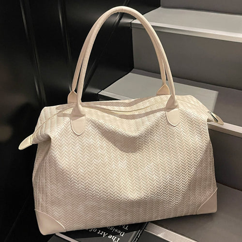 Luxurious Travel Bag In Modern Zigzag Pattern Bowlift