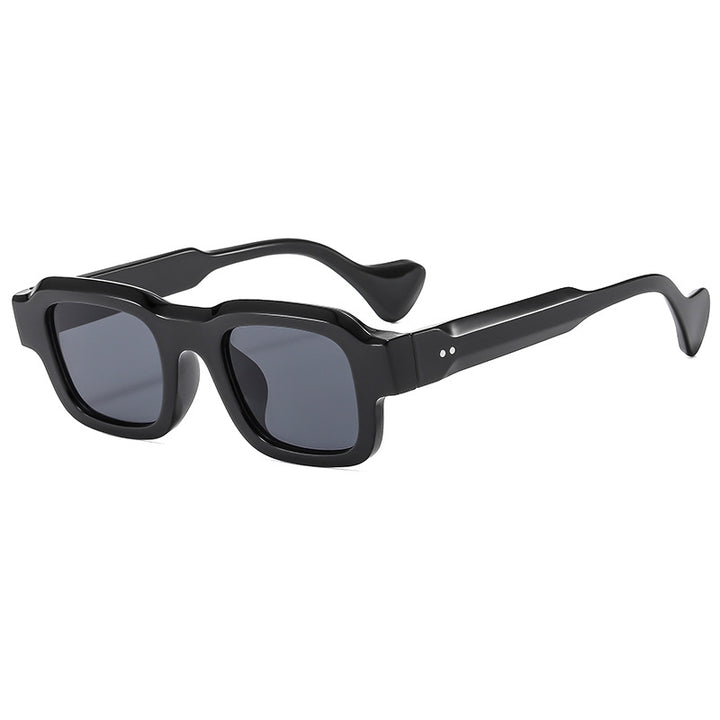 Women Retro-inspired sunglasses in striking design Bowlift