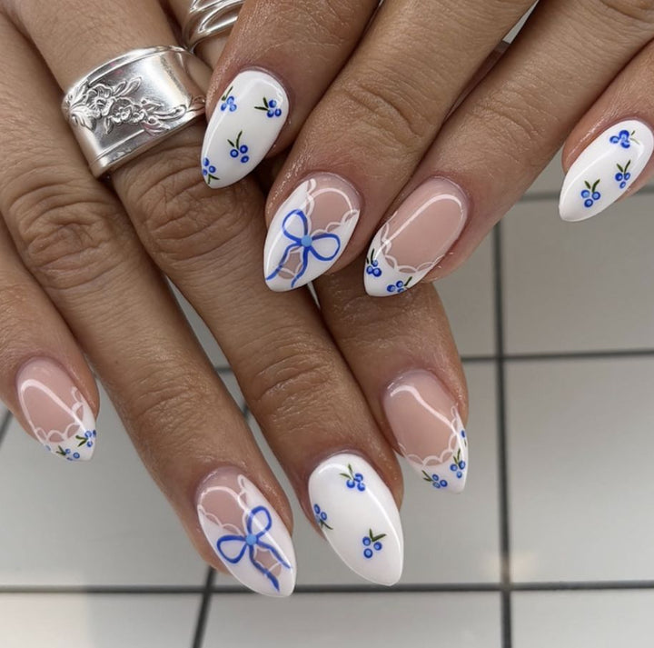 Artificial nails with charming flower and bow decor Bowlift