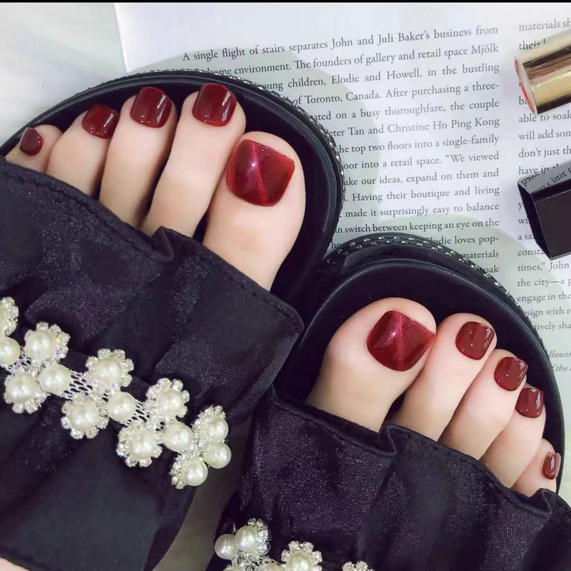 Artificial nails with elegant shine Bowlift