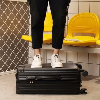 Premium Multi-Directional Wheeled Suitcase Bowlift