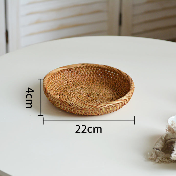 Round serving platter made of braided rattan Bowlift