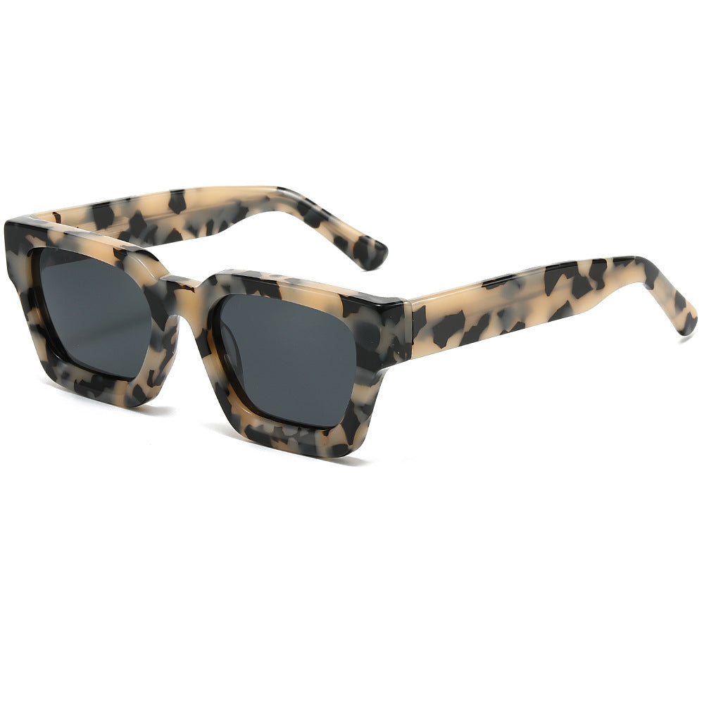 Women's designer sunglasses with modern, square frame and UV protection Bowlift