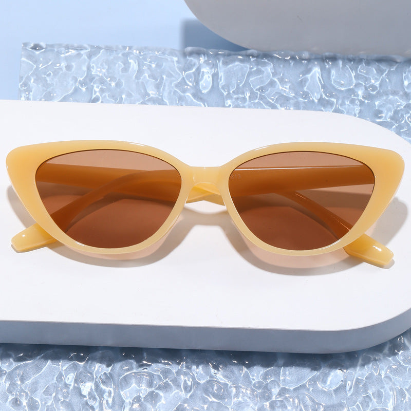 Women's Cat-Eye Sunglasses with Modern Frame Bowlift