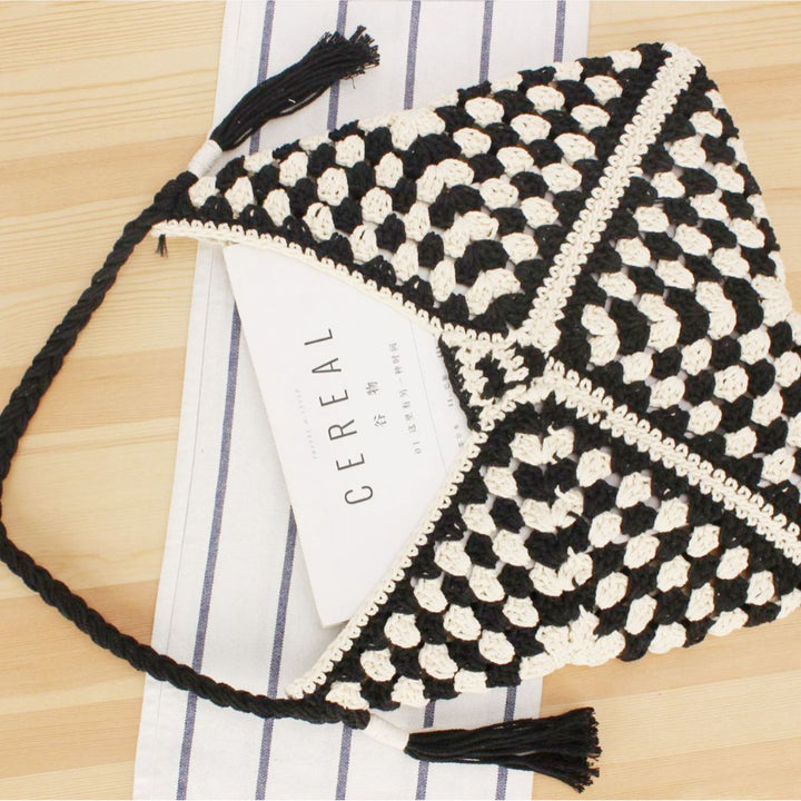 Handcrafted macramé shoulder bag with unique pattern Bowlift