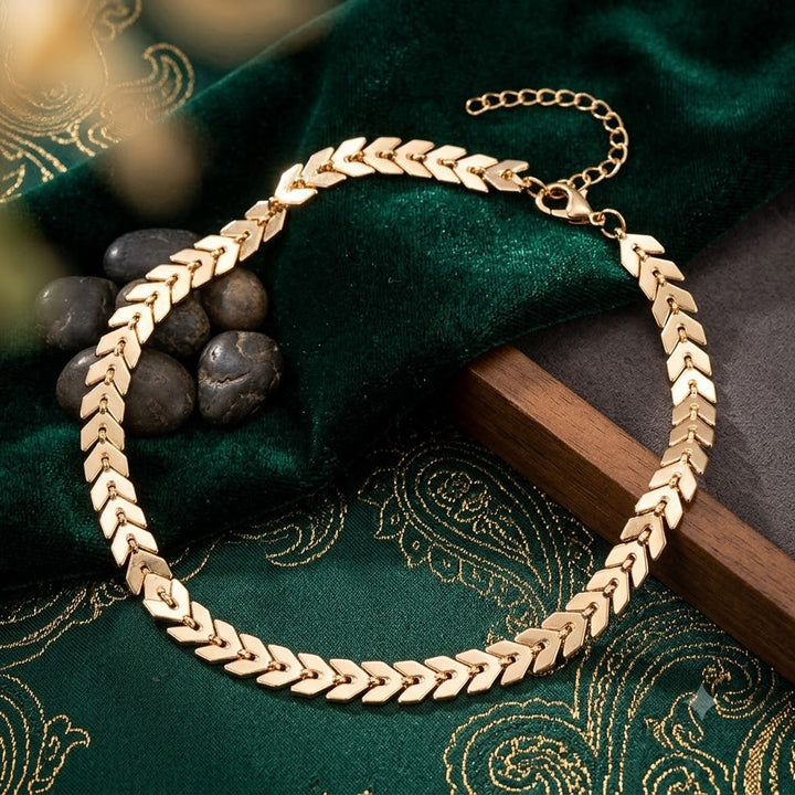 Elegant Gold Chain Necklace Bowlift