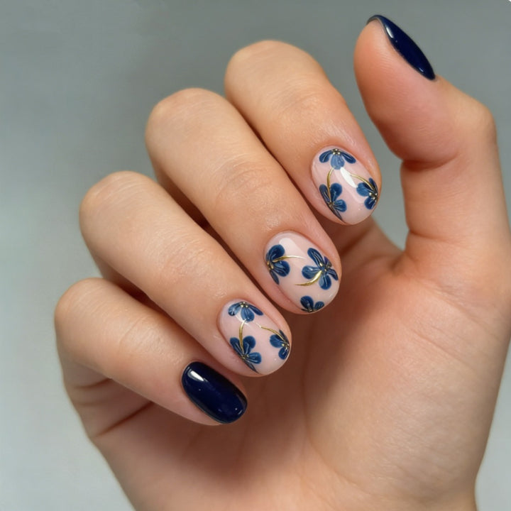 Artificial nails with elegant flower design Bowlift