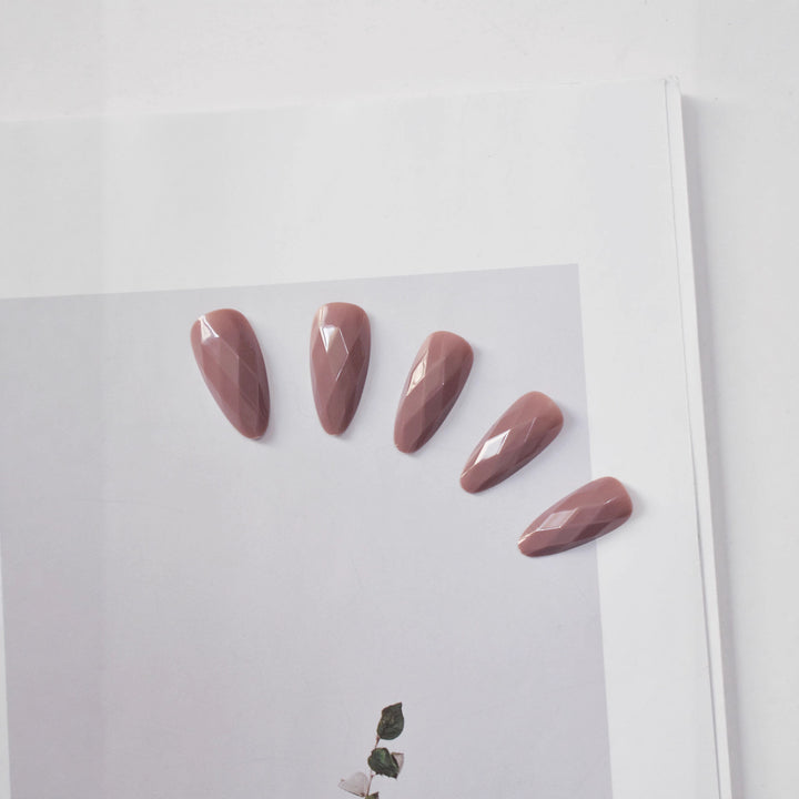 Premium Glossy Diamond-Shaped Press-On Nails Bowlift
