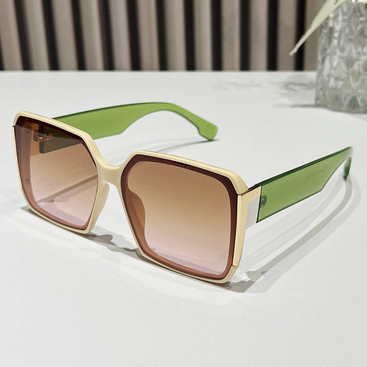 Women's fashionable sunglasses with elegant accents Bowlift