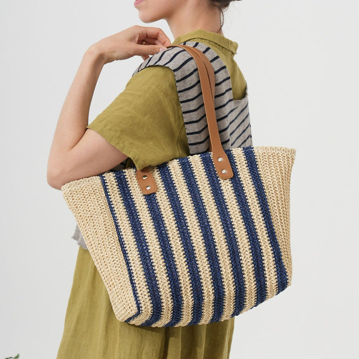 Handcrafted beach bag with structured stripe pattern Bowlift