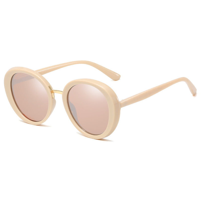 Women's Vintage Sunglasses in Elegant Shield Design Bowlift