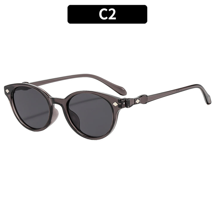 Elegant Vintage-Inspired Sunglasses