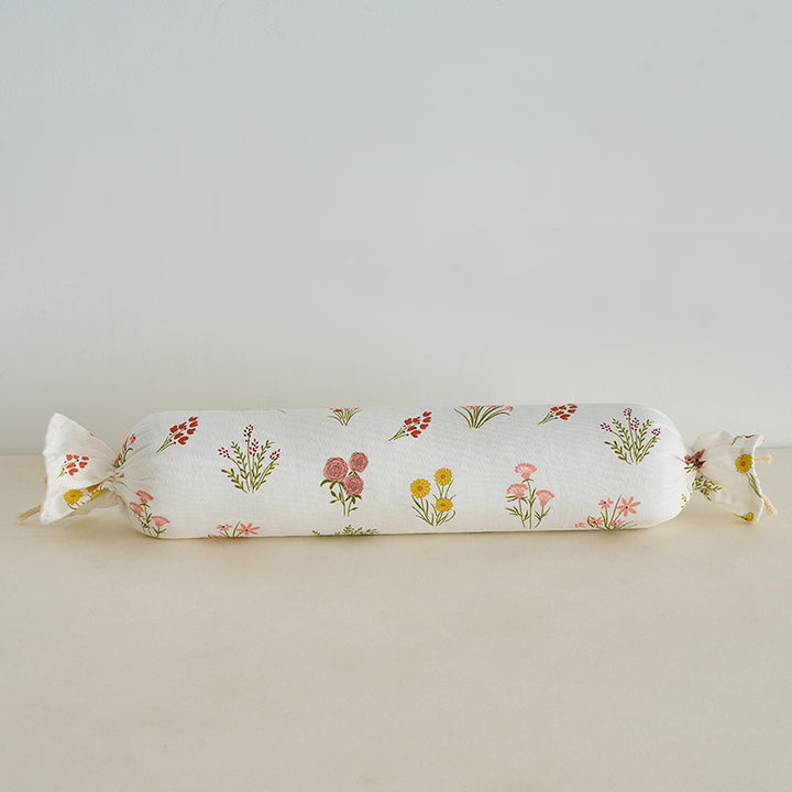Neck support roll with loving heart design Bowlift
