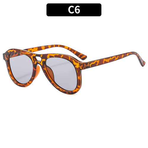 Vintage-Inspired Oversized Sunglasses