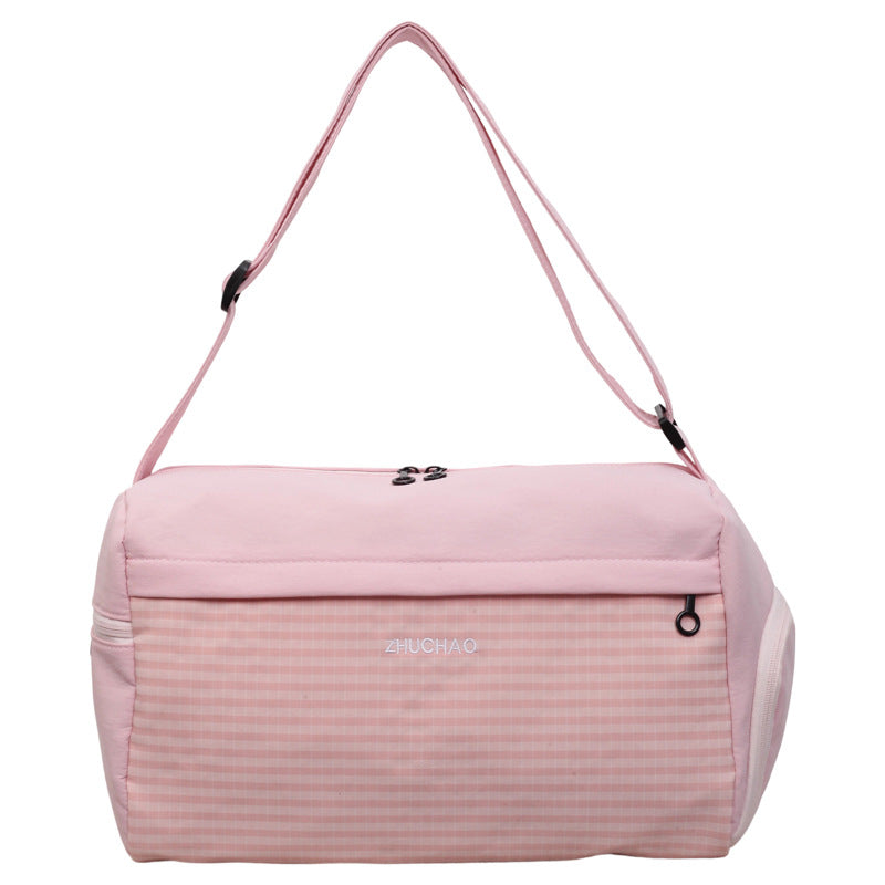 Sporty Travel Bag with Adjustable Shoulder Strap Bowlift