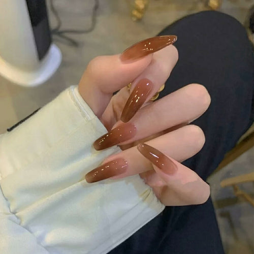 Luxurious artificial nails in modern stiletto design Bowlift
