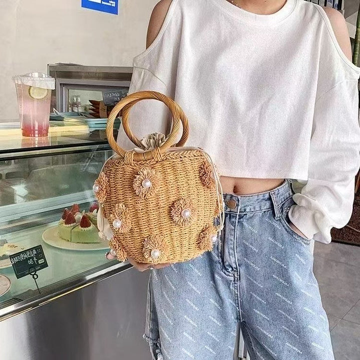 Refined handbag with pearl applications Bowlift