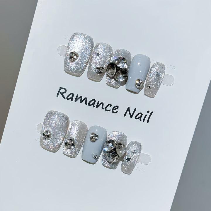Glamorous Rhinestone-Embellished Press-On Nail Art Bowlift