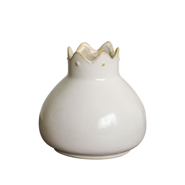 Elegant ceramic vase with wavy edge Bowlift