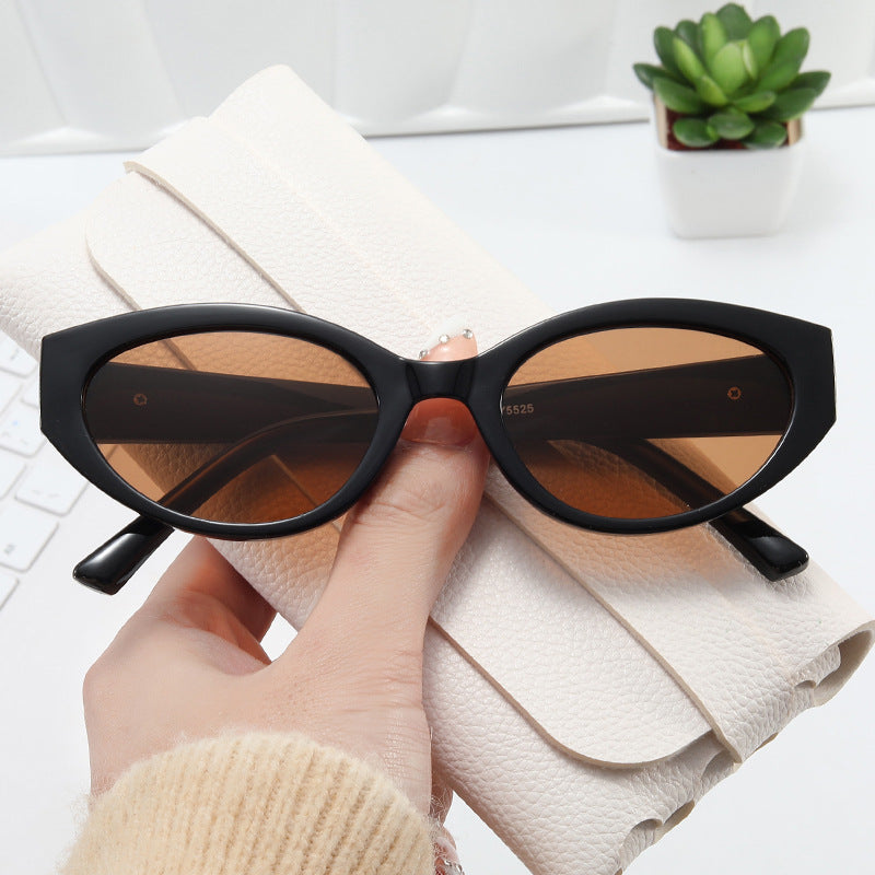 Women's Cat-Eye Sunglasses with Elegant Plastic Frame Bowlift