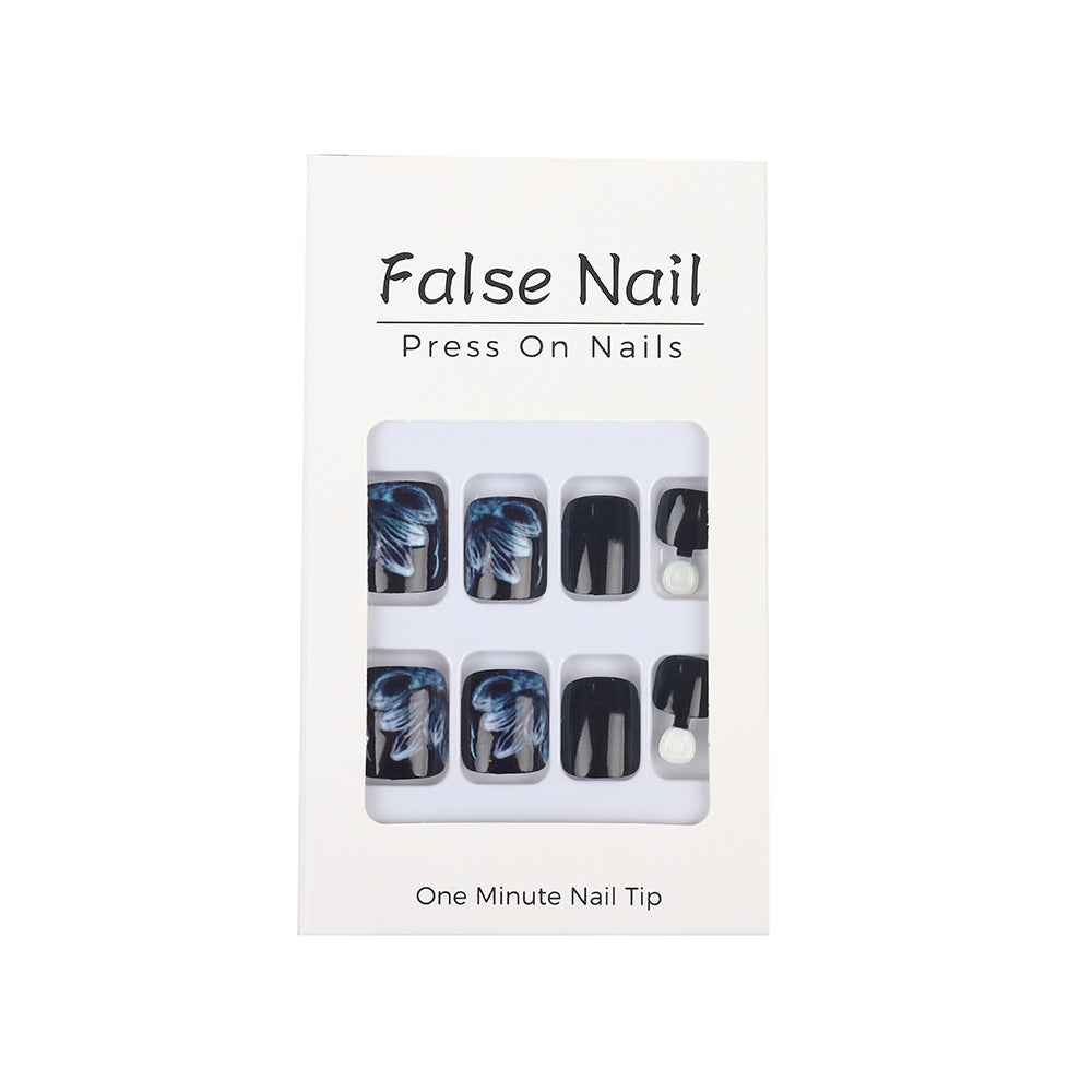 Glamorous artificial nails with floral accents Bowlift