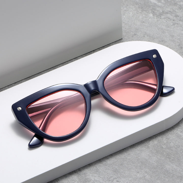 Women's Cat-Eye Sunglasses with Distinctive Animal Print Pattern Bowlift