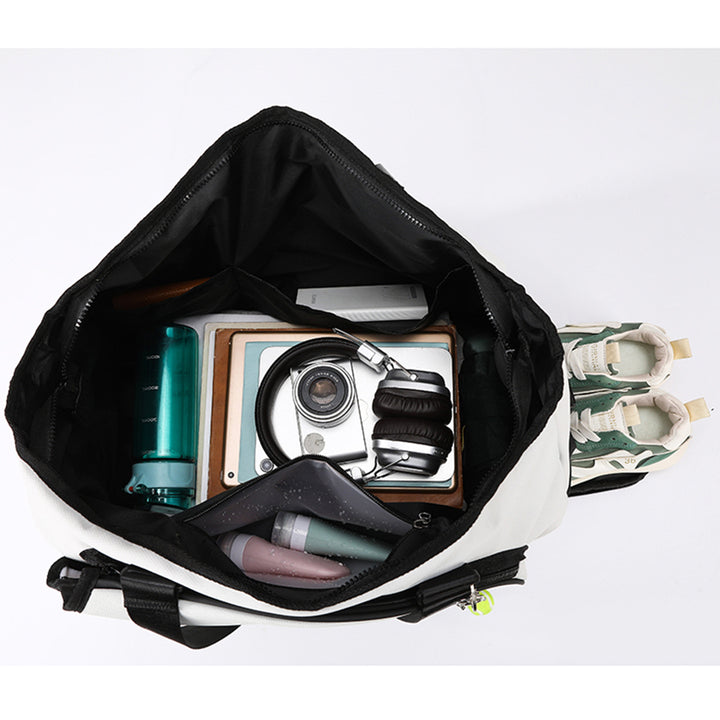 Versatile sports and travel bag with innovative storage Bowlift