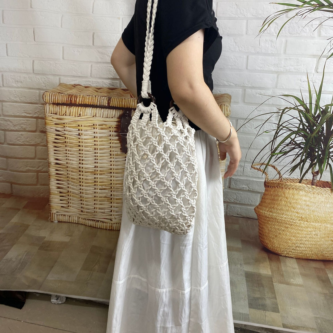 Hand-knotted mesh bag with decorative wooden rings Bowlift