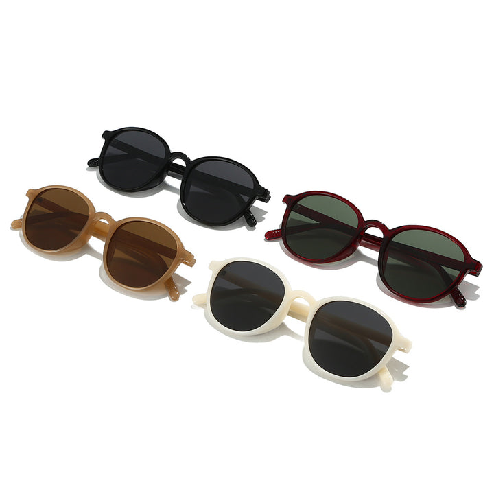 Ladies fashionable sunglasses in classic oval design Bowlift