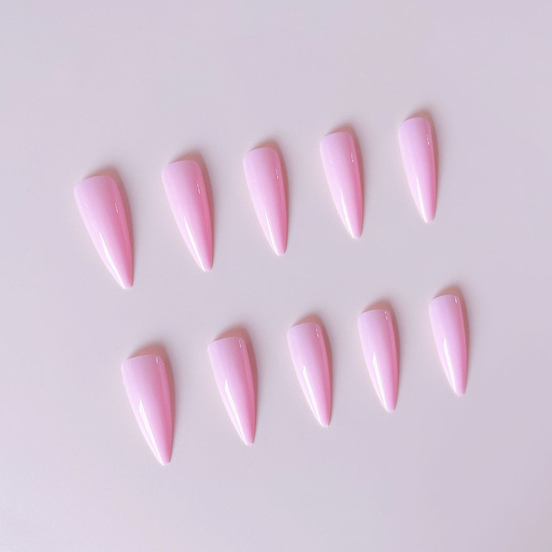 Artificial nail set with pointed design elements Bowlift