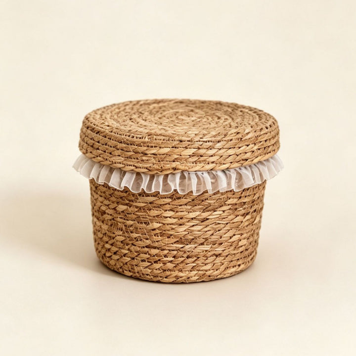 Natural fiber storage basket with ruffled edge Bowlift