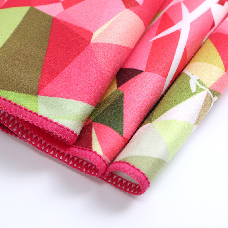 Women's beach towel with colorful flamingo pattern Bowlift