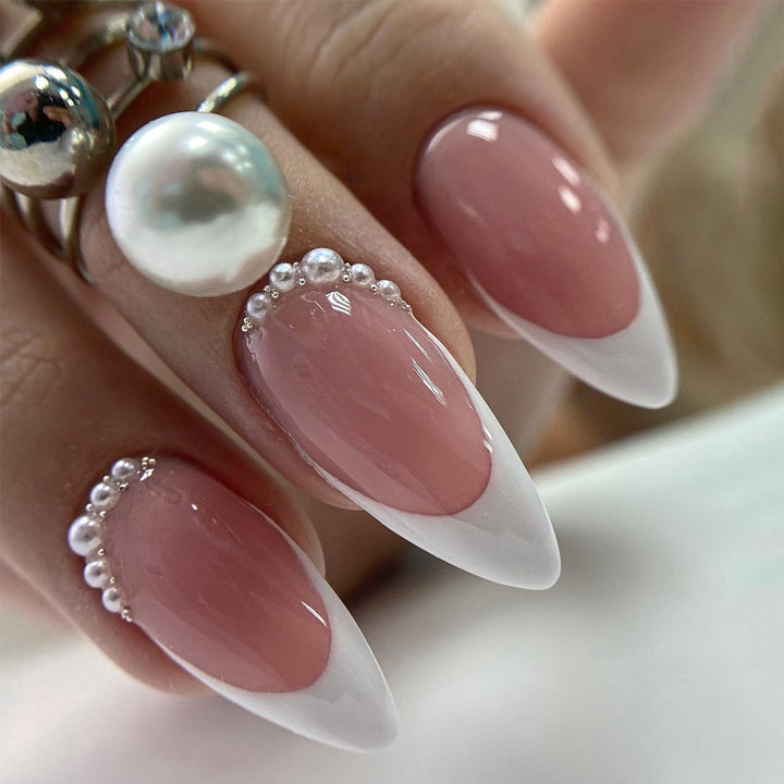Artificial nail set with elegant French lace and pearl-decorated accents Bowlift
