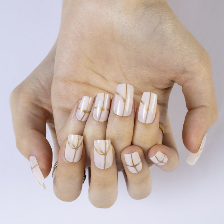 Elegant and Natural Nail Decoration Bowlift