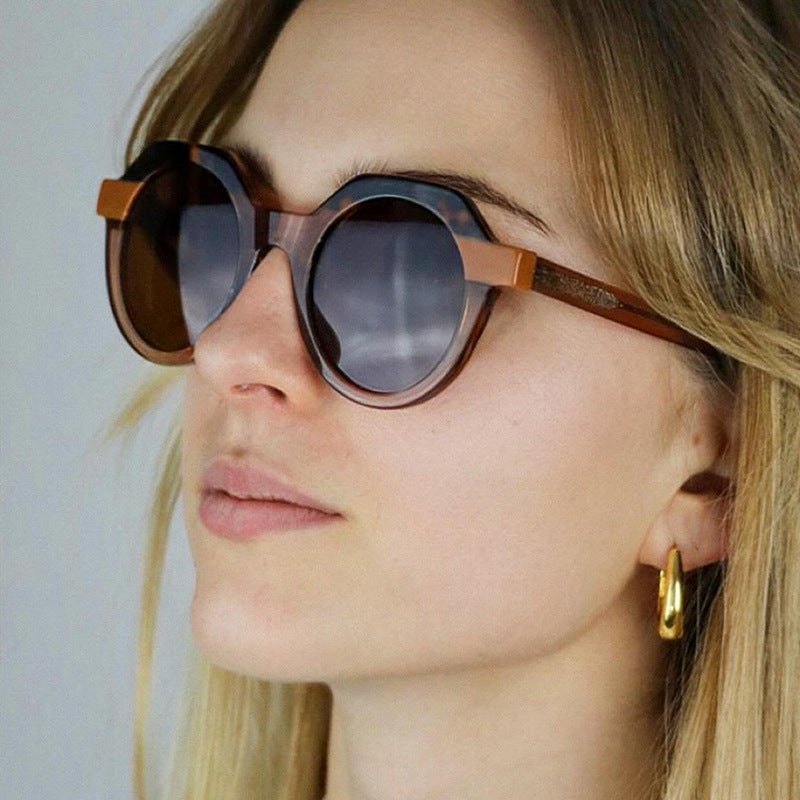 Ladies extravagant round sunglasses with colored accented frame Bowlift