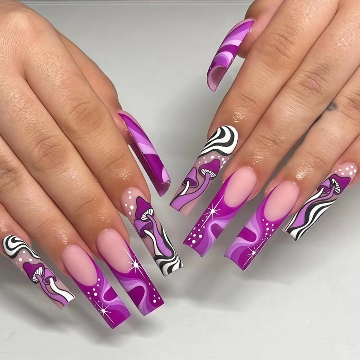 Artificial nails with abstract patterns Bowlift