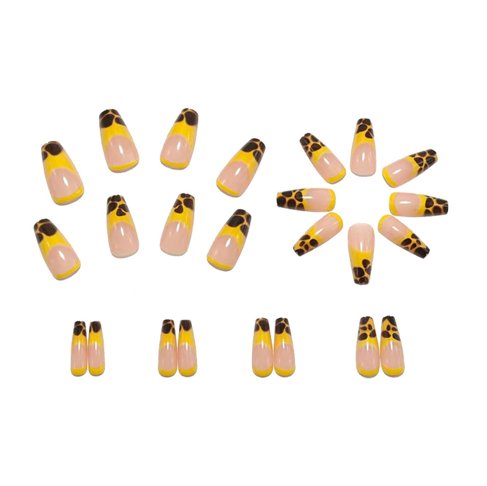 Artificial nails in modern leopard pattern Bowlift