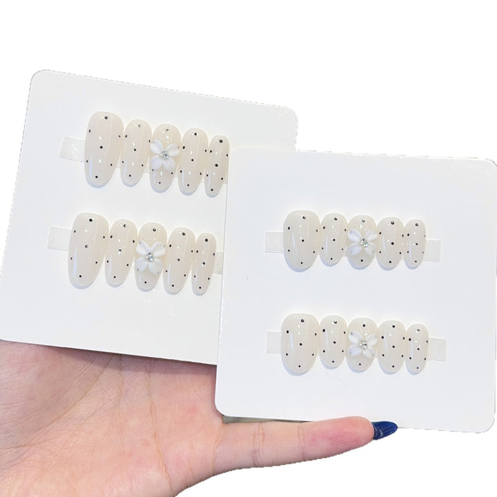 Artificial nail tips with floral and dotted accents Bowlift