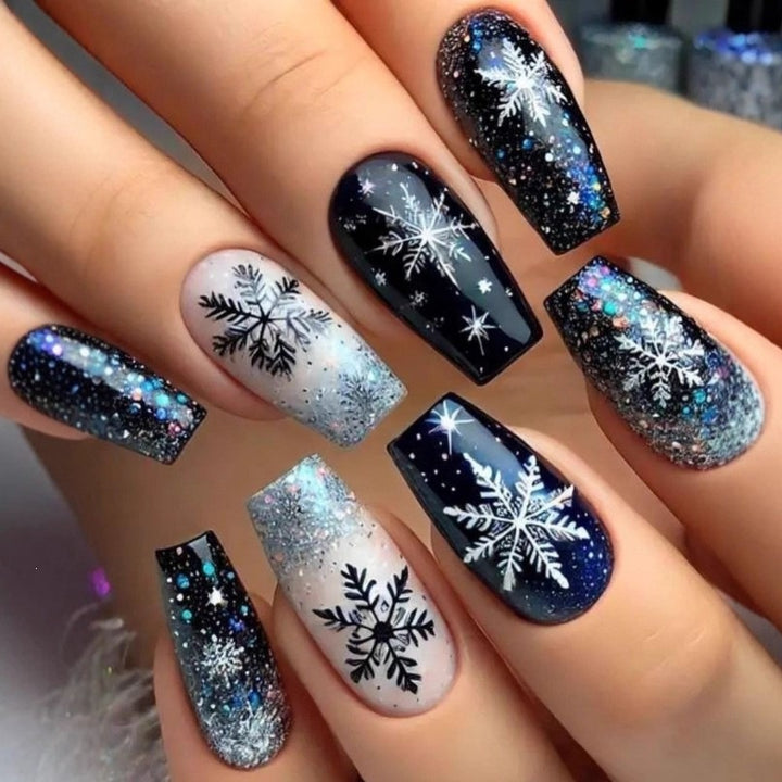 Festive artificial nails in Christmas design Bowlift