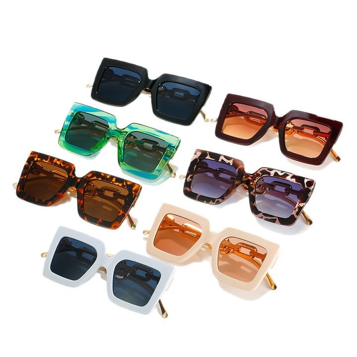 Women Cat-Eye Sunglasses with Luxurious Design and Chain Frame Bowlift