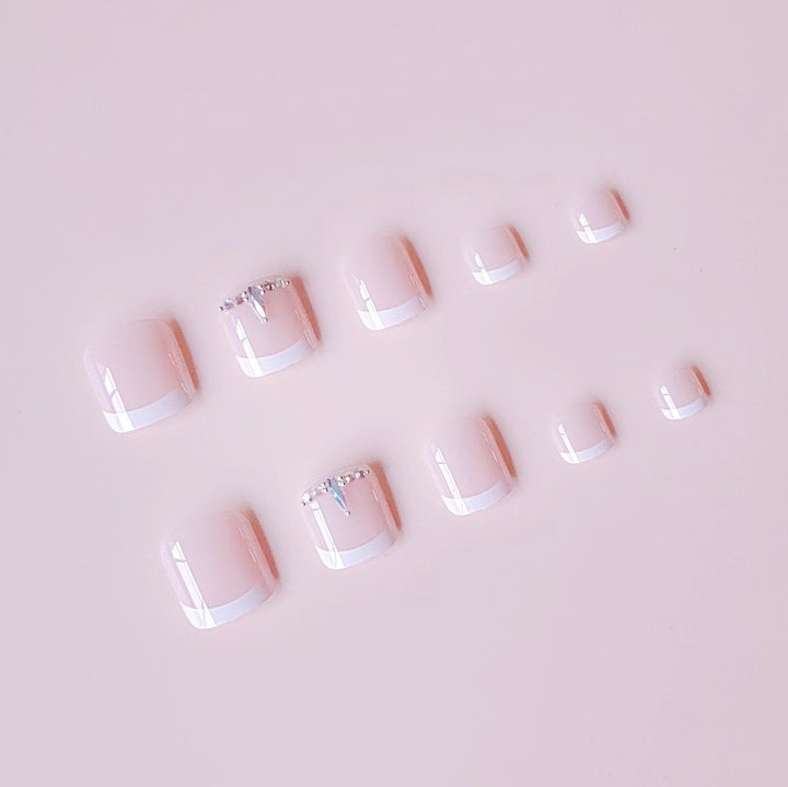 Nail art set with elegant rhinestone details Bowlift