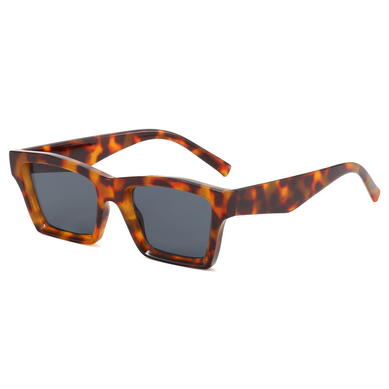 Ladies Trendy Sunglasses with Wide Frame Bowlift