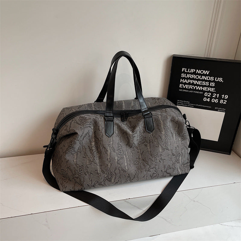 Sporty travel bag with innovative design Bowlift